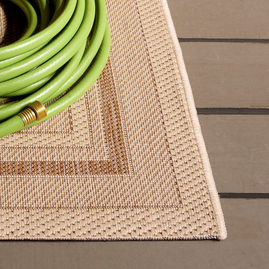 Courtyard Vickie Indoor/ Outdoor Waterproof Patio Backyard Rug