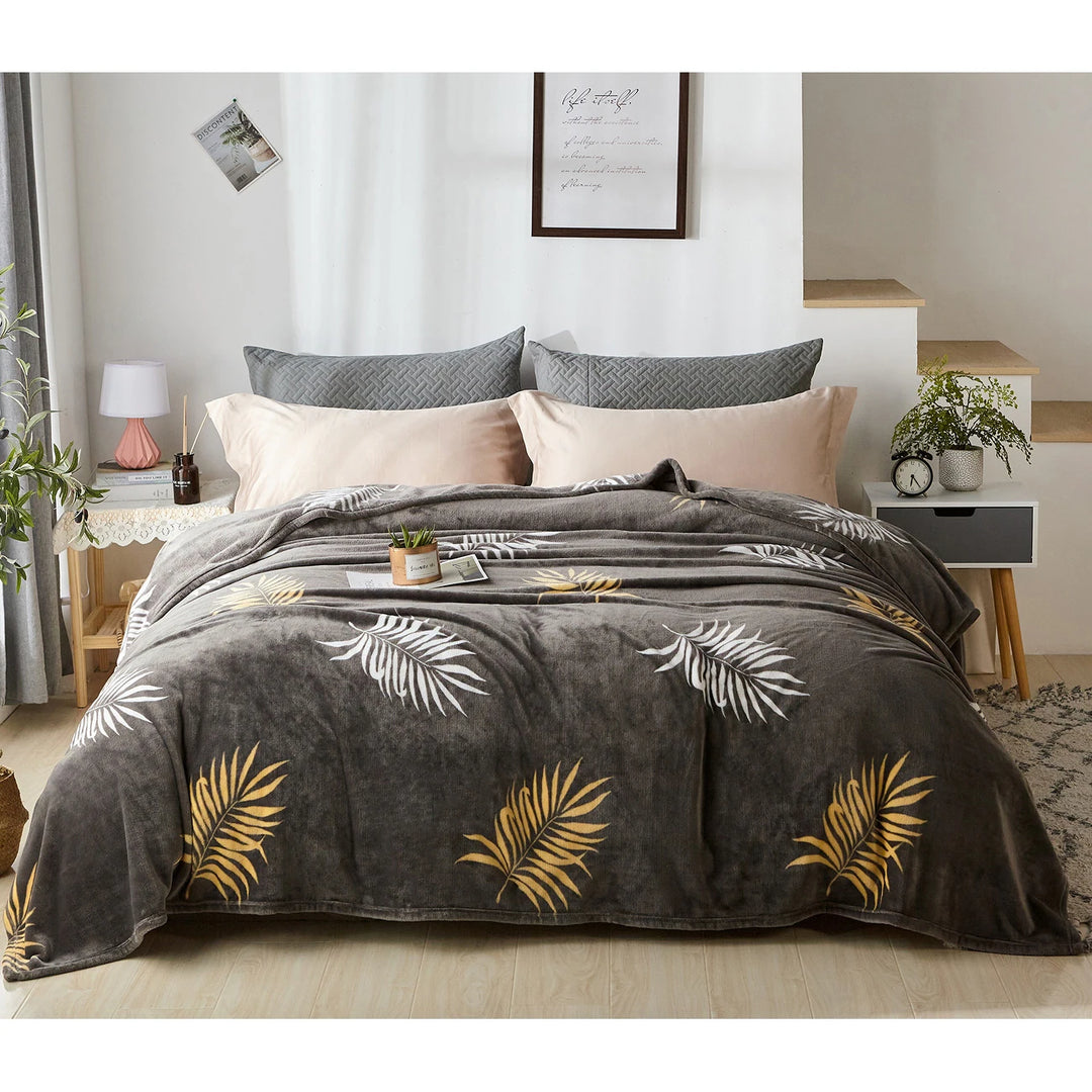 Luxuriously Velvety Plush Blanket Soft Lightweight Blanket