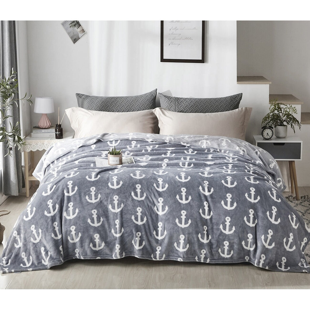 Luxuriously Velvety Plush Blanket Soft Lightweight Blanket