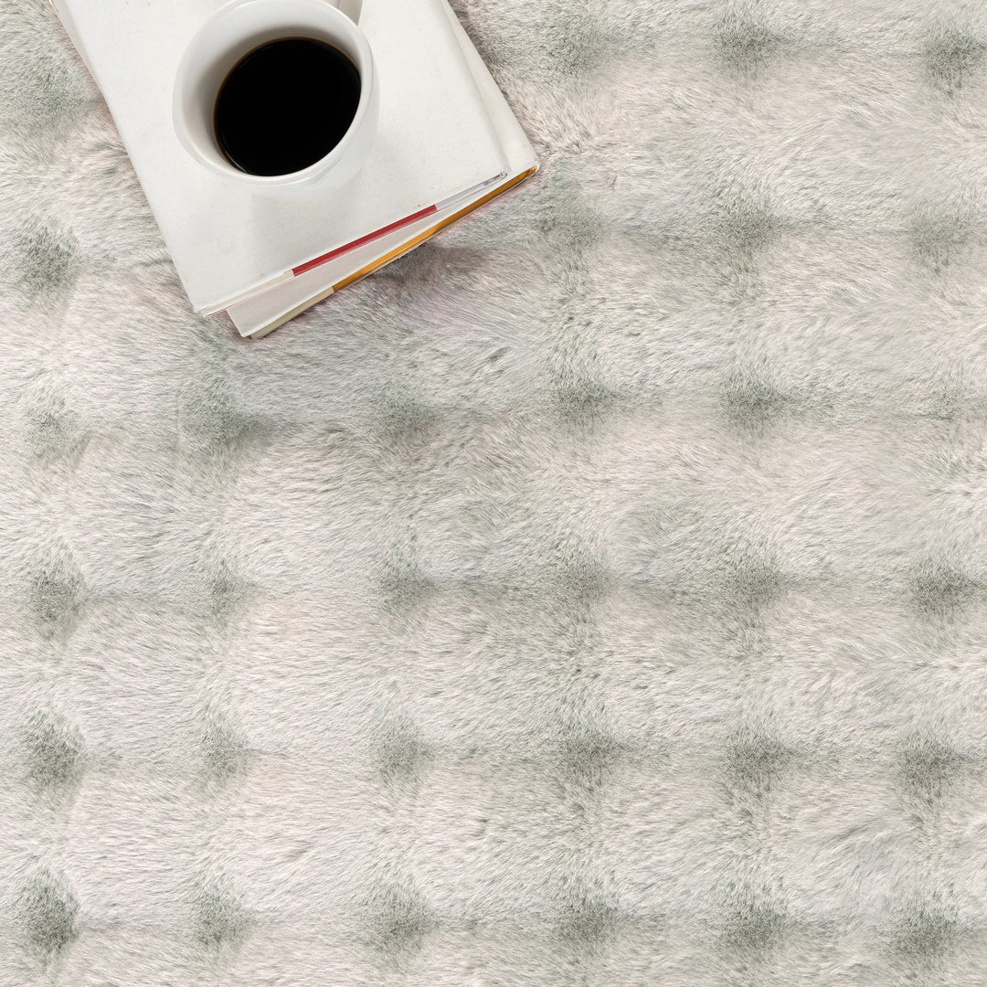 Jeni Solid Plush Machine Washable Area Rug