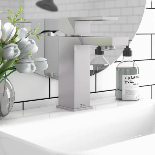 Modern Single Hole Bathroom Faucet with Drain Assembly, Single Handle Bathroom Sink Faucet