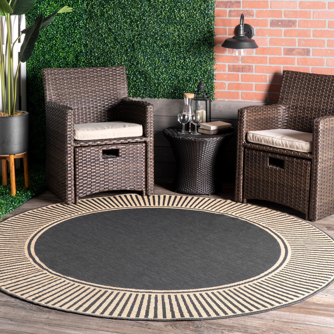 Leah Classic Bordered Indoor/Outdoor Area Rug