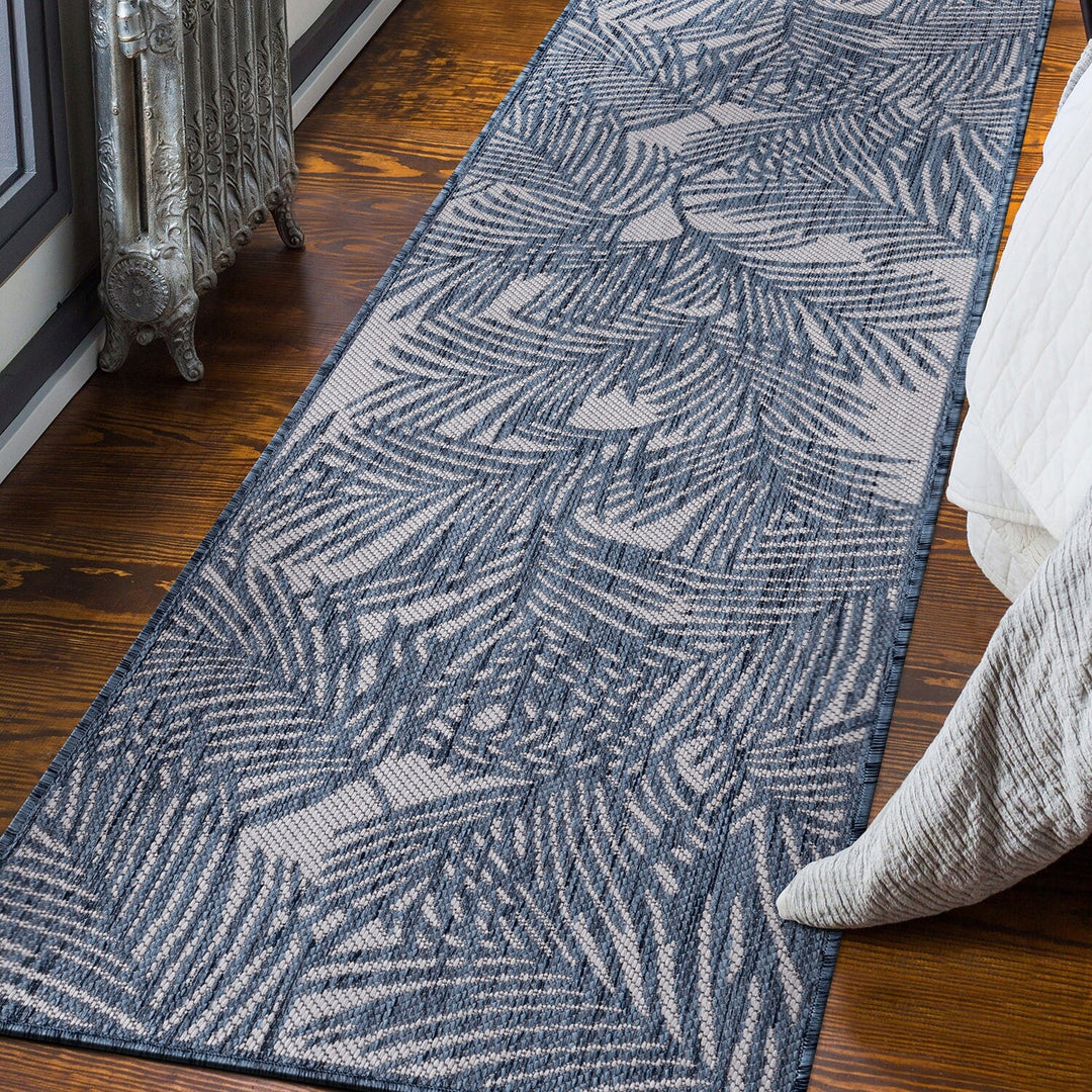 Contemporary Palm Leaf Textured Flat Weave Indoor/Outdoor Area Rug