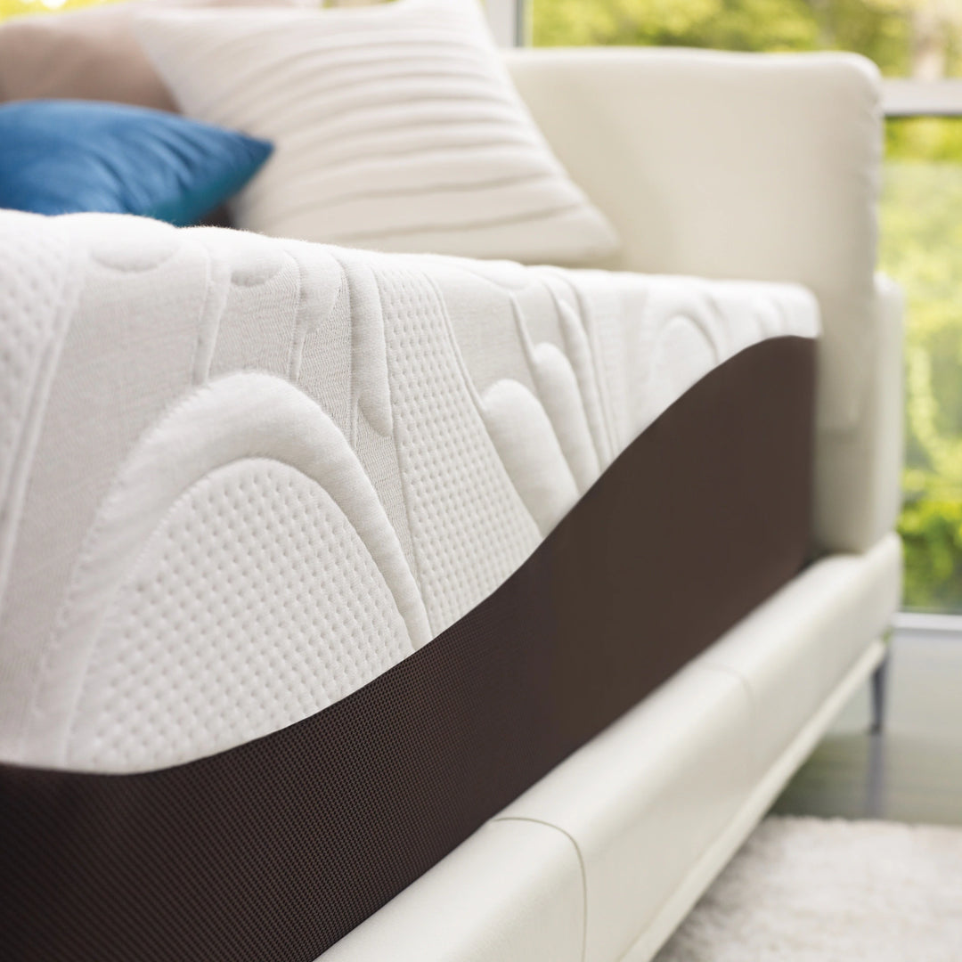 Comforpedic from  Choose Your Comfort 12-Inch Gel Memory Foam Mattress