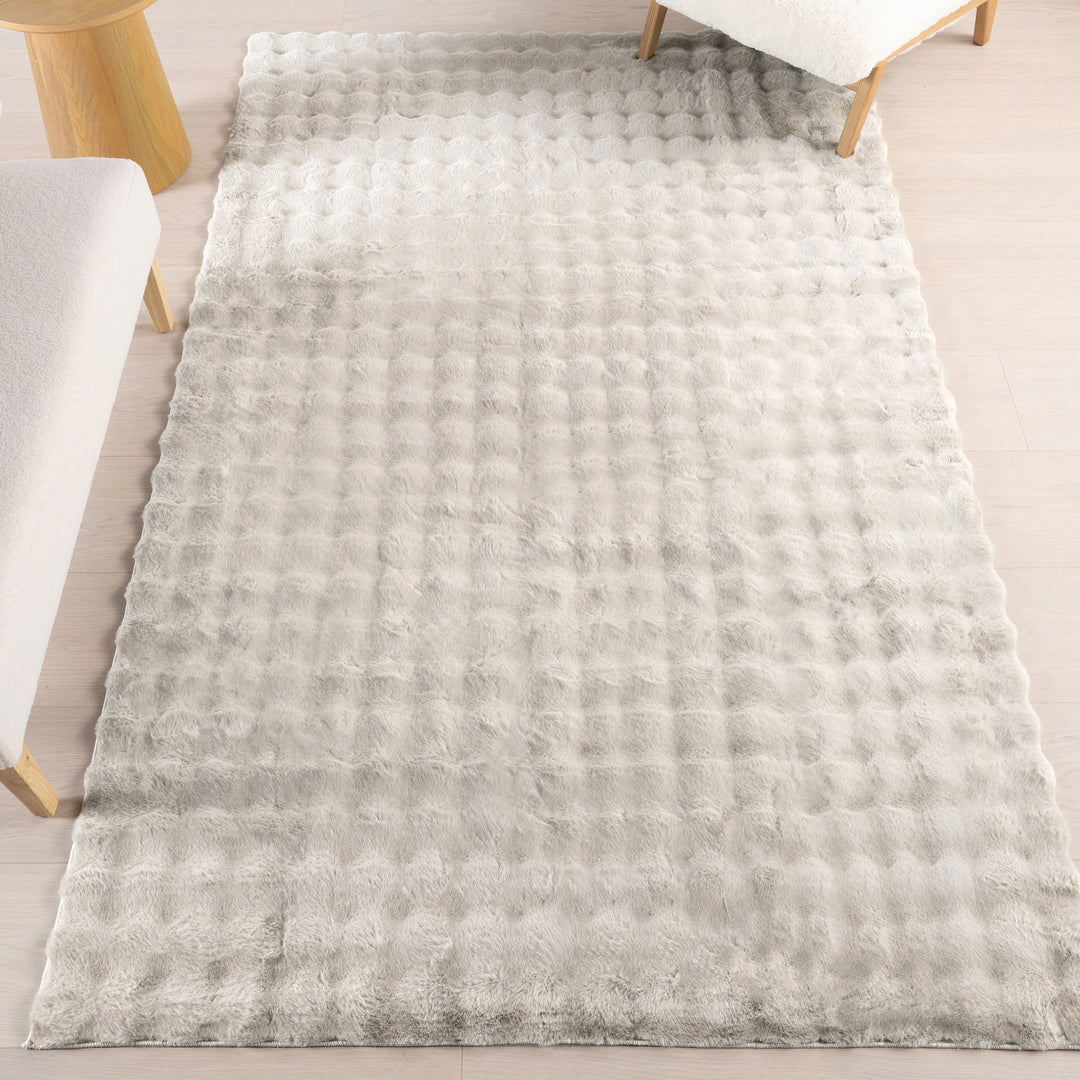 Jeni Solid Plush Machine Washable Area Rug