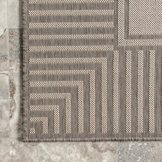 Leah Classic Bordered Indoor/Outdoor Area Rug