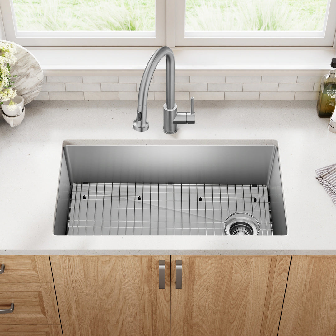 Fairlane Undermount 18 Gauge Stainless Steel Kitchen Sink