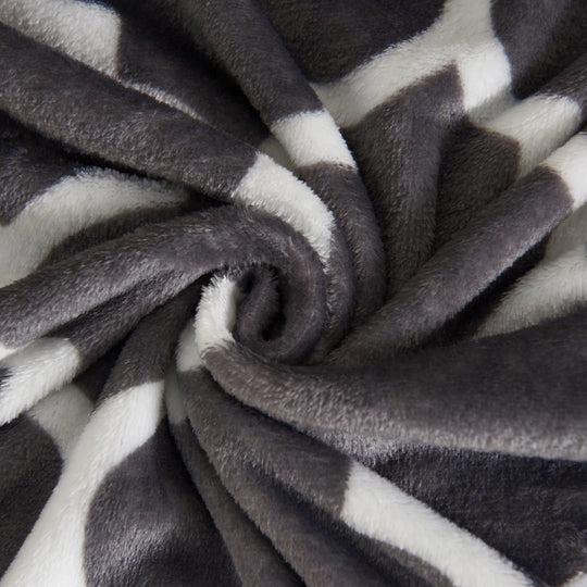 Luxuriously Velvety Plush Blanket Soft Lightweight Blanket
