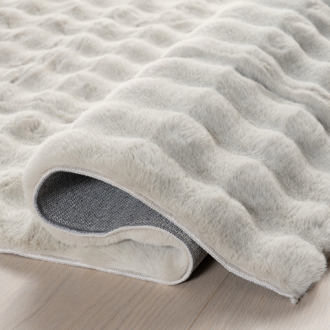 Jeni Solid Plush Machine Washable Area Rug