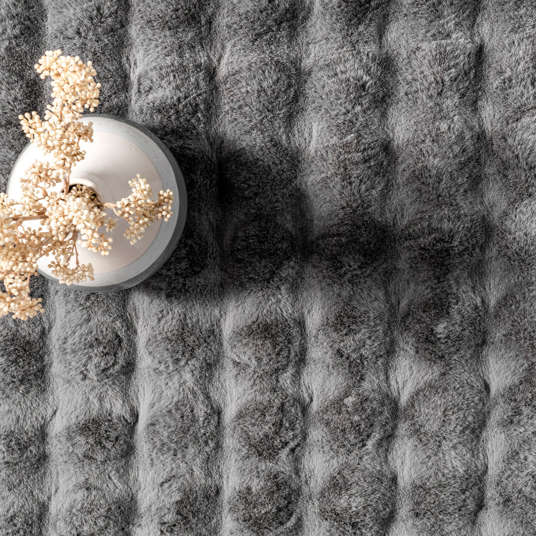 Jeni Solid Plush Machine Washable Area Rug