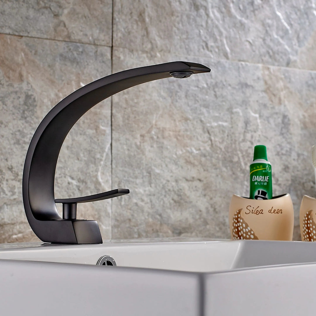 Single Handle Brass Bathroom Faucet in Matte Black
