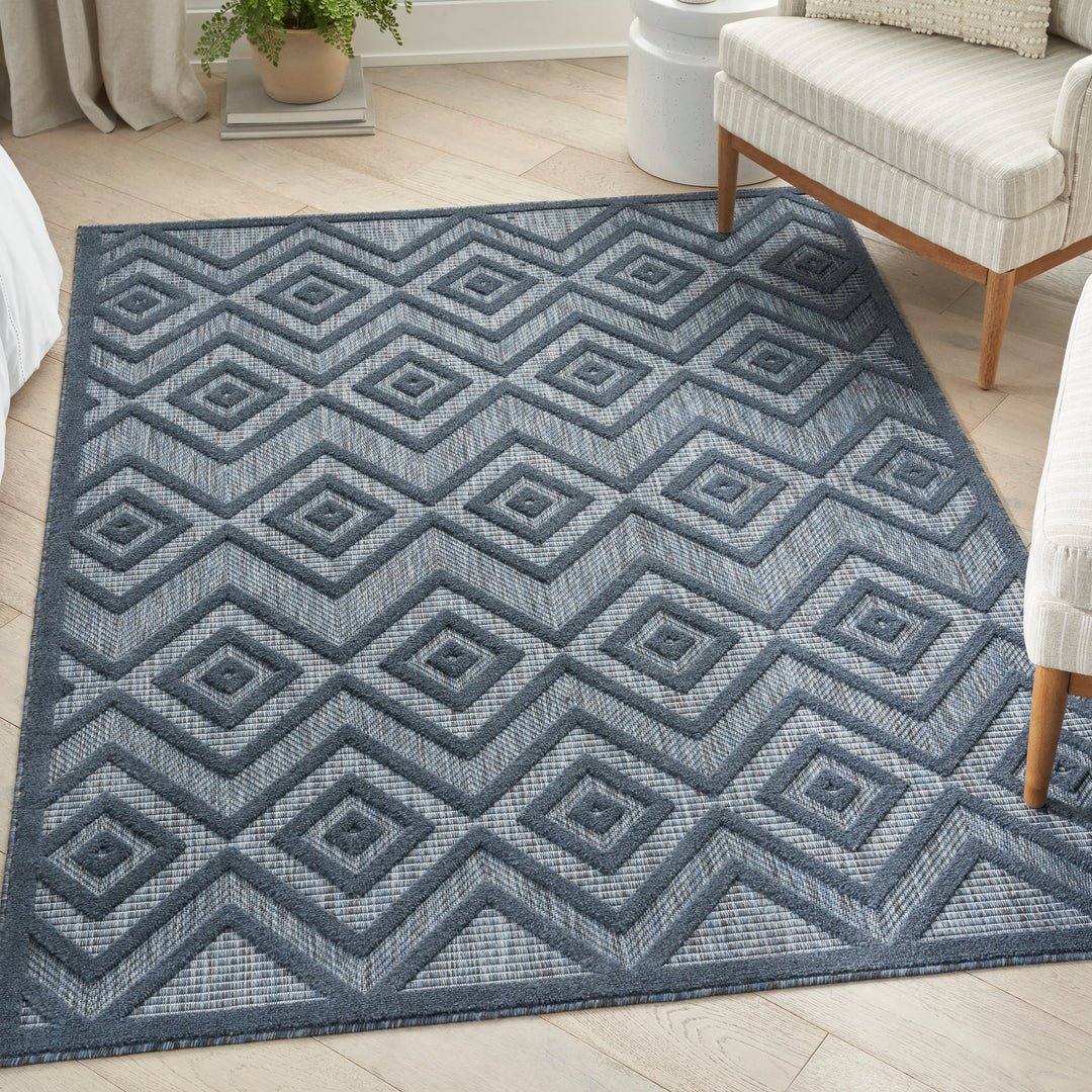 Versatile Indoor/Outdoor Geometric Flatweave Area Rug