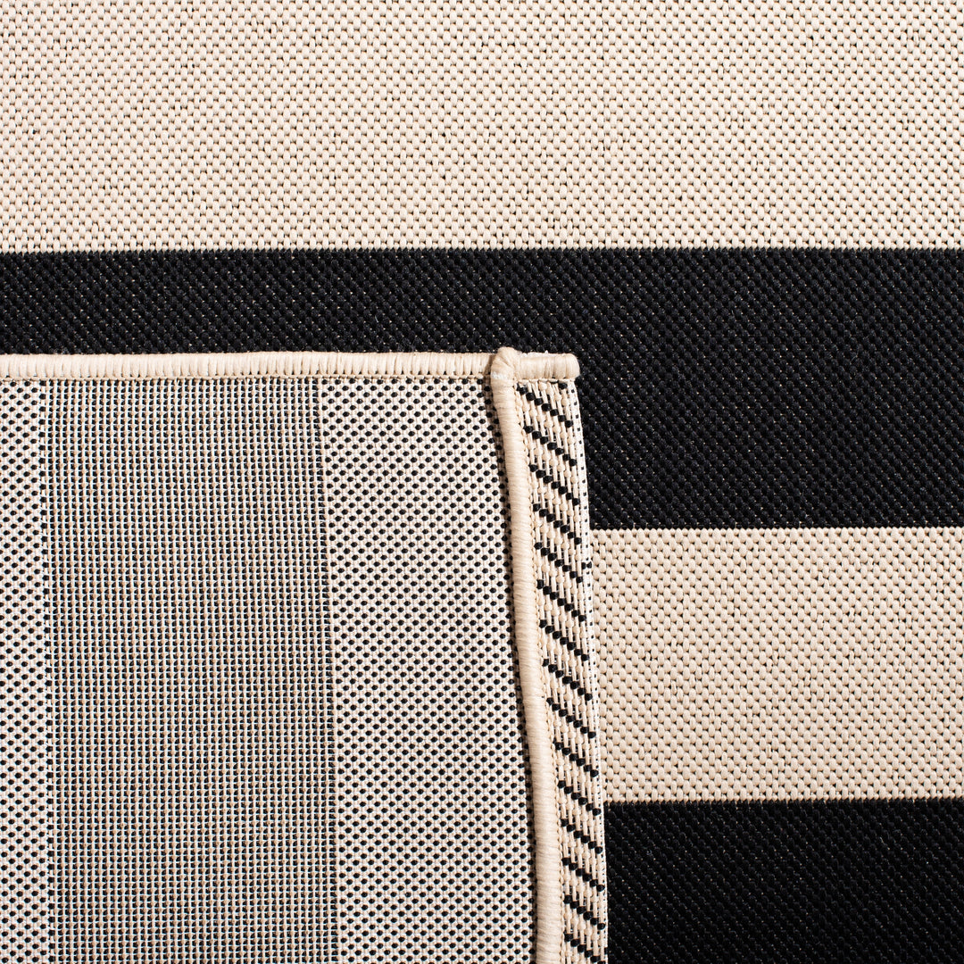 Courtyard Apolonija Indoor/ Outdoor Waterproof Backyard Patio Rug