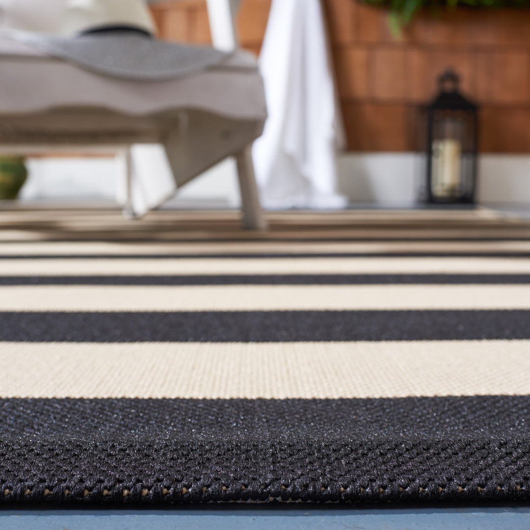 Courtyard Apolonija Indoor/ Outdoor Waterproof Backyard Patio Rug