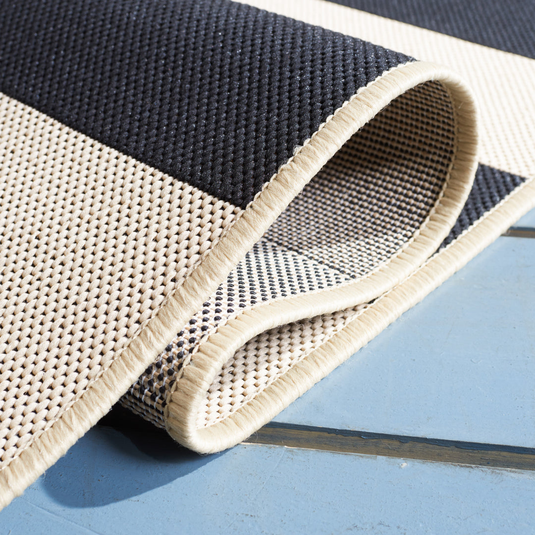 Courtyard Apolonija Indoor/ Outdoor Waterproof Backyard Patio Rug