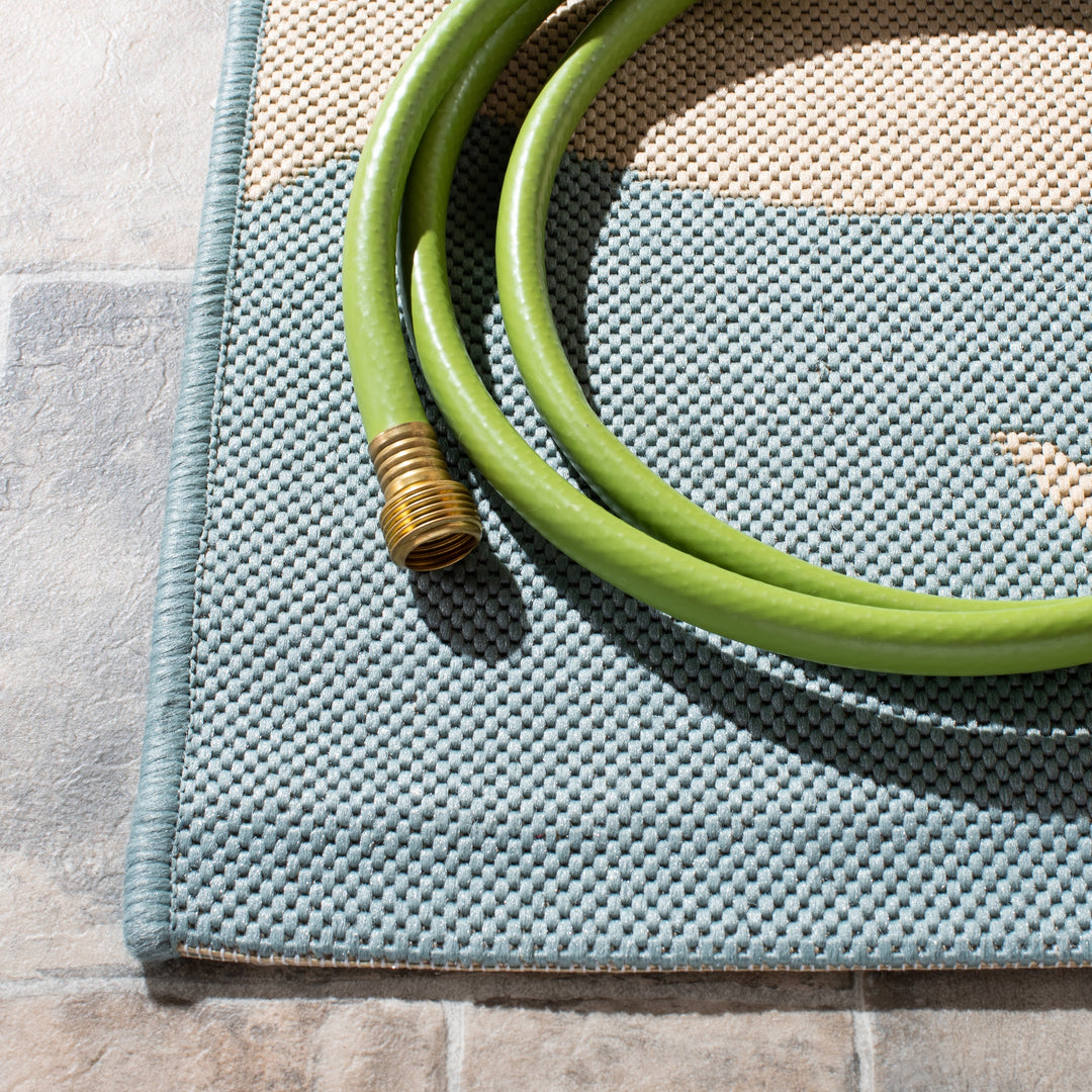 Courtyard Illa Indoor/ Outdoor Waterproof Patio Backyard Rug