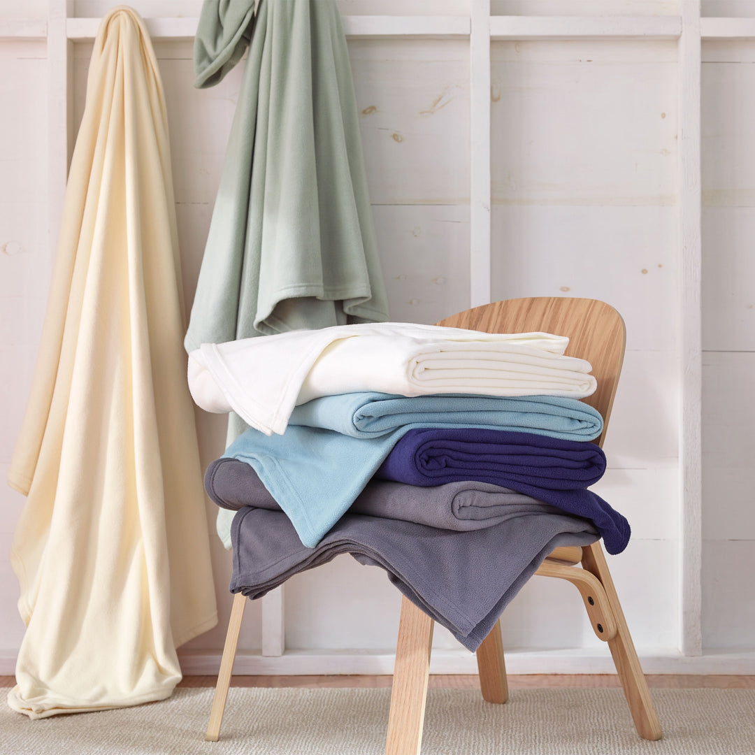 Microfleece Blanket Soft, Lightweight, Plush All-Season Throw