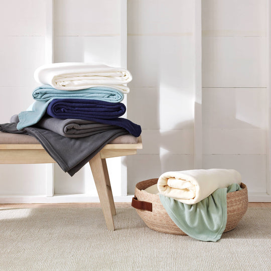 Microfleece Blanket Soft, Lightweight, Plush All-Season Throw