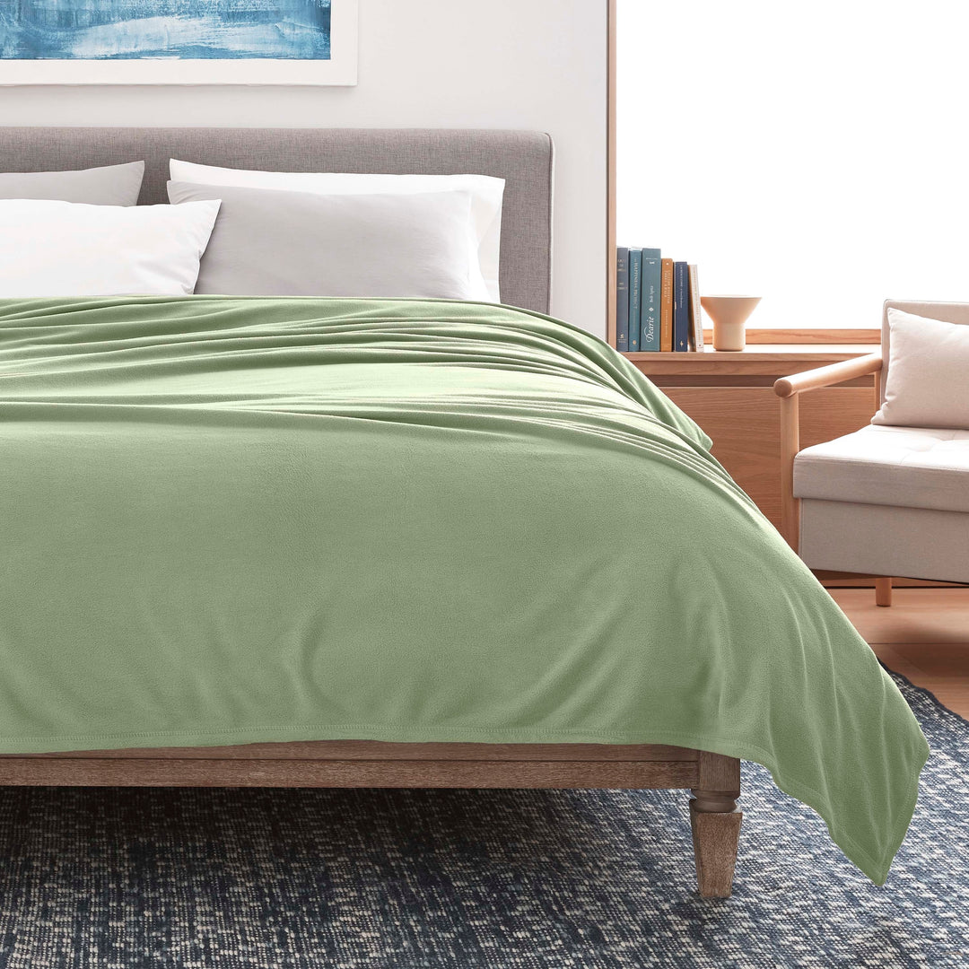 Microfleece Blanket Soft, Lightweight, Plush All-Season Throw