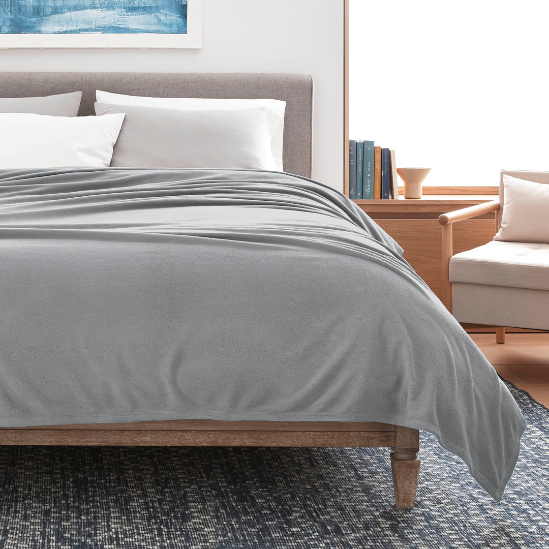 Microfleece Blanket Soft, Lightweight, Plush All-Season Throw