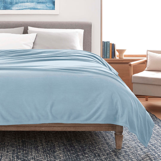 Microfleece Blanket Soft, Lightweight, Plush All-Season Throw