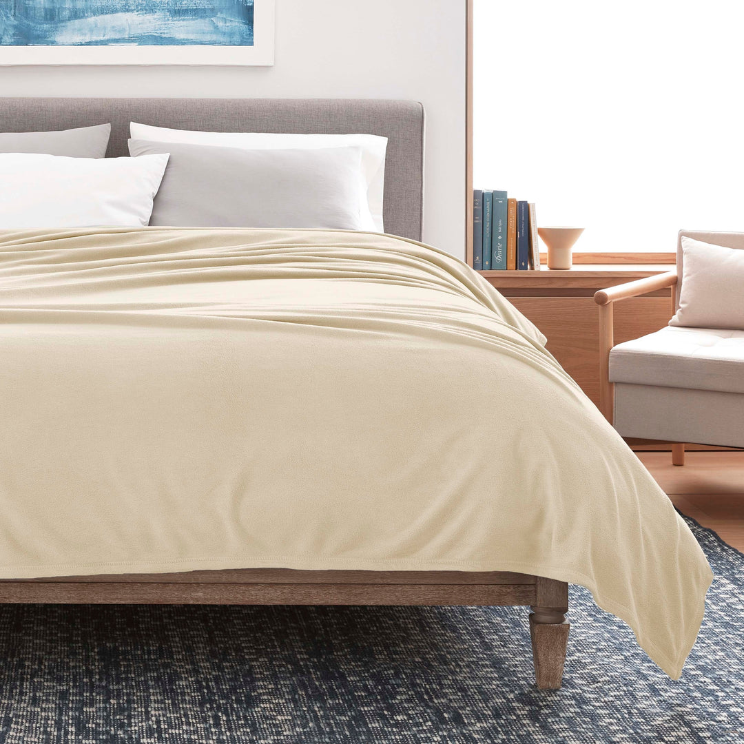 Microfleece Blanket Soft, Lightweight, Plush All-Season Throw