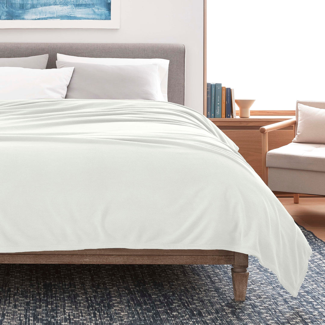 Microfleece Blanket Soft, Lightweight, Plush All-Season Throw