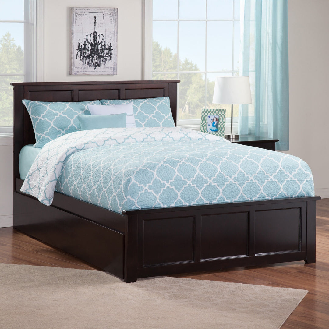 Madison Platform Bed with Matching Footboard & Trundle