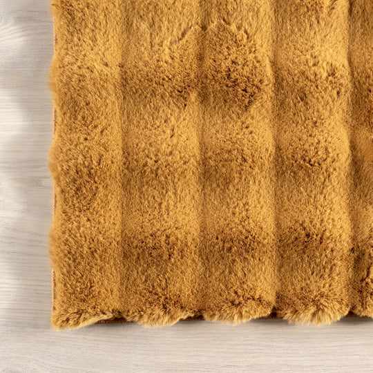 Jeni Solid Plush Machine Washable Area Rug