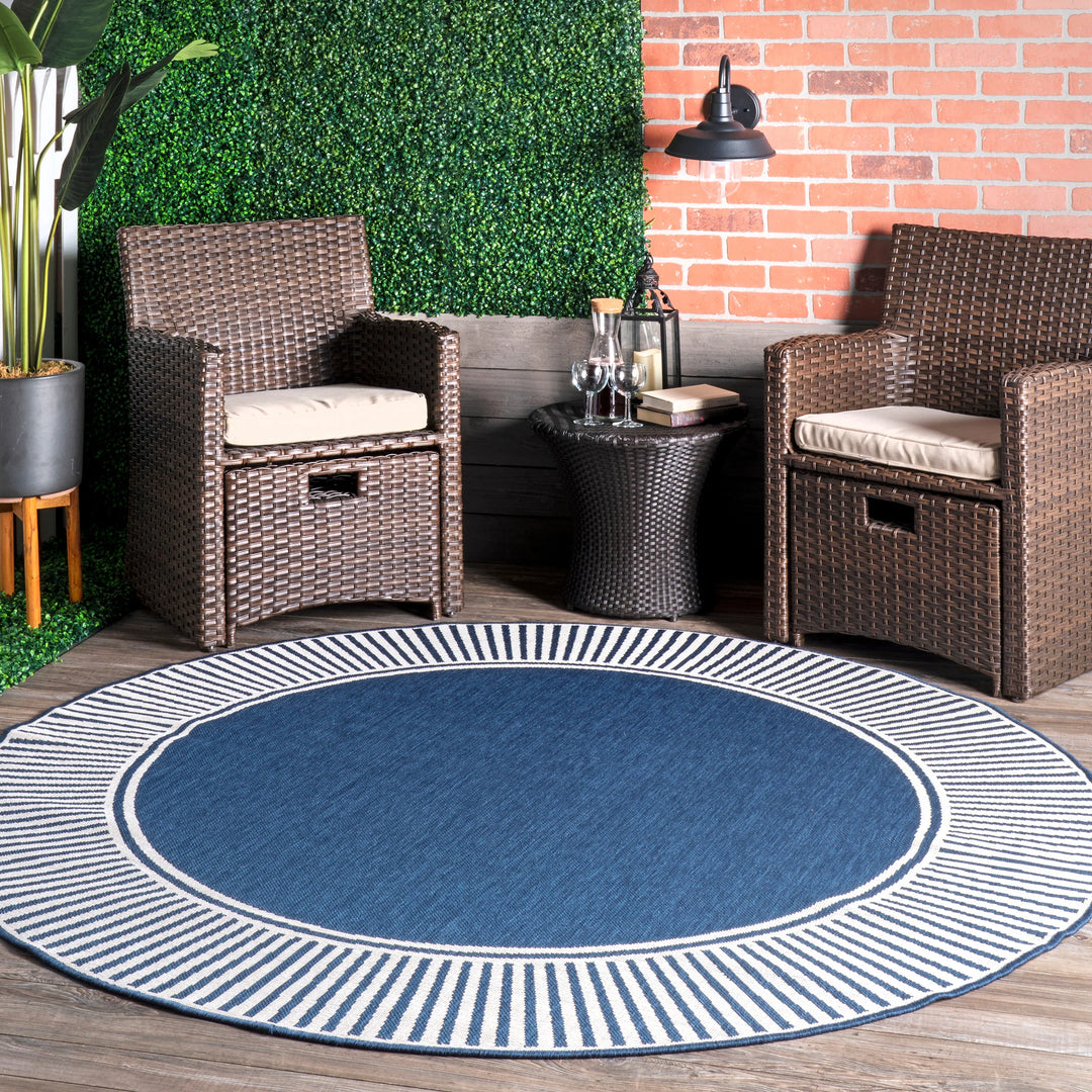 Leah Classic Bordered Indoor/Outdoor Area Rug
