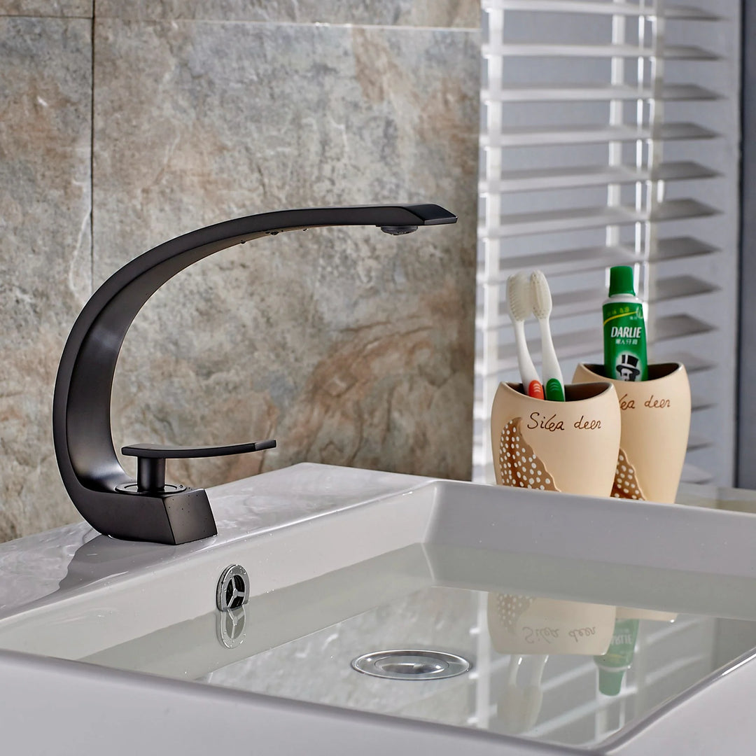 Single Handle Brass Bathroom Faucet in Matte Black