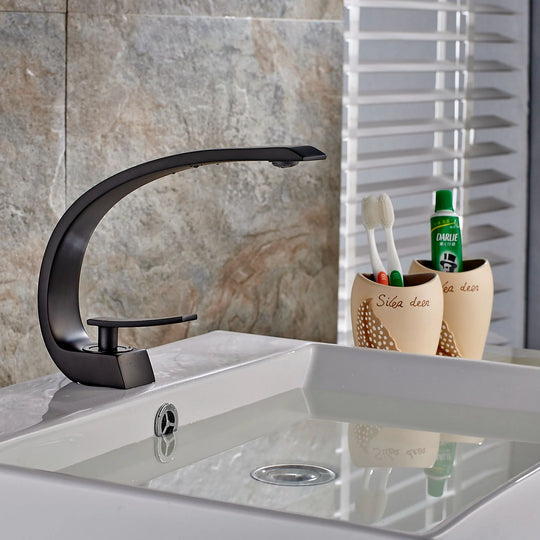 Single Handle Brass Bathroom Faucet in Matte Black